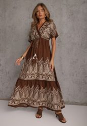 Brązowa Rozkloszowana Sukienka z Wiskozy Zdobiona Metalicznym Haftem Boho Harmiolea. Brązowe sukienki damskie Renee, z aplikacjami, z wiskozy, boho, bez ramiączek. Za 139.99 zł.