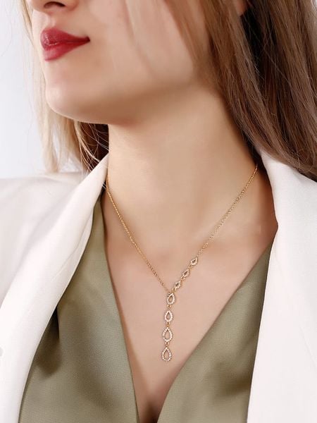 Atelier MIU Pozłacany naszyjnik z elementami ozdobnymi - dł. 45 cm rozmiar: onesize. Żółte naszyjniki damskie atelier MIU, z cyrkonią, pozłacane. Za 74.11 zł.