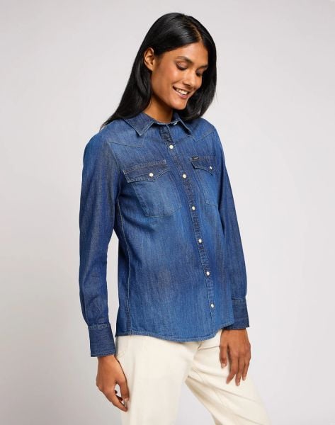 DAMSKA KOSZULA LEE REGULAR WESTERN SHIRT THROUGH THE W 112350256. Koszule damskie Lee, m, bez wzorów, z jeansu, bez kołnierzyka, bez ramiączek. Za 149.99 zł.