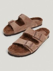 Pepe Jeans FOOTWEAR Skórzane klapki w kolorze brązowym rozmiar: 41. Brązowe klapki damskie Pepe Jeans FOOTWEAR, bez wzorów, z jeansu, z otwartym noskiem, bez obcasa, bez zapięcia. Za 162.95 zł.