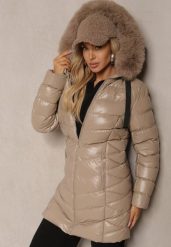 Beżowa Kurtka Pikowana o Długim Kroju Ozdobiona Sznurkami i Odpinanym Futerkiem Lorrina. Brązowe kurtki damskie Renee, l, bez wzorów, z dzianiny, bez kaptura. Za 109.99 zł.