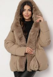 Beżowa Pikowana Kurtka o Pudełkowym Kroju z Kapturem z Odpinanym Futrem Mesini. Brązowe kurtki sportowe damskie Born2be, l, bez wzorów, z jeansu, z kapturem. Za 259.99 zł.