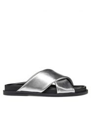 Geox Klapki D Adelash D55YWB 000Y2 C1007 Srebrny. Szare klapki damskie Geox, bez wzorów, ze skóry, bez obcasa, bez zapięcia. Za 339.99 zł.