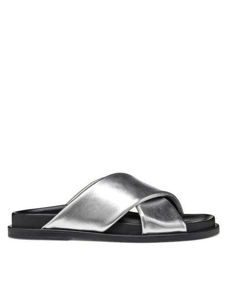 Geox Klapki D Adelash D55YWB 000Y2 C1007 Srebrny. Szare klapki damskie Geox, bez wzorów, ze skóry, bez obcasa, bez zapięcia. Za 469.99 zł.