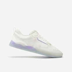 Buty na deskorolkę Crush900 Joseph Garbaccio Pro biało-fioletowe. Białe obuwie sportowe damskie Decathlon, z kauczuku, bez zapięcia, do biegania. Za 299.99 zł.