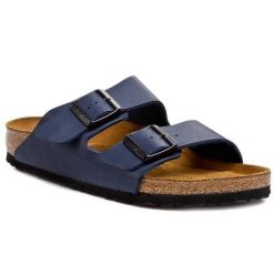 Klapki Birkenstock. Niebieskie klapki damskie Birkenstock, bez wzorów, bez obcasa, bez zapięcia. Za 399.99 zł.