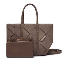Torebka Calvin Klein. Brązowe torebki klasyczne damskie Calvin Klein, bez dodatków. Za 489.99 zł.