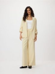 Marynarka z dodatkiem wiskozy - jasnożółty. Żółte marynarki i żakiety damskie Reserved, l, bez wzorów, z tkaniny. Za 199.99 zł.