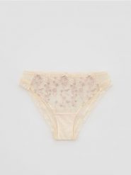 Majtki figi z haftem - złamana biel. Figi Reserved, bez wzorów, z dzianiny. Za 49.99 zł.