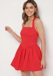 Czerwona Rozkloszowana Sukienka Vices z Paskiem na Szyję Nelimira. Czerwone sukienki damskie Born2be, z aplikacjami, eleganckie, bez ramiączek. W wyprzedaży za 72.24 zł.