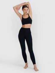 Legginsy fitness do jogi i pilatesu bezszwowe damskie push-up. Czarne legginsy damskie 4F, s, bez wzorów, z dzianiny, z podwyższonym stanem, na fitness i siłownię. Za 159.99 zł.