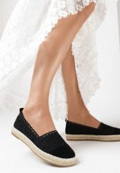 Czarne Espadryle Daemona. Czarne espadryle damskie Born2be, w ażurowe wzory, bez obcasa, na płaskiej podeszwie. Za 44.99 zł.
