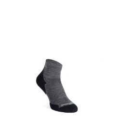 Skarpety biegowe Smartwool Run Targeted Cushion Ankle Socks. Szare skarpetki damskie Smartwool, bez wzorów. Za 84.99 zł.