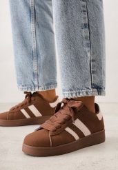 Brązowo-Białe Sneakersy z Ozdobnymi Naszywkami z Boku Galdexis. Brązowe obuwie sportowe damskie Born2be, bez zapięcia, trekkingowe. Za 99.99 zł.