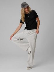 4F T-shirt regular gładki damski - czarny M. Czarne t-shirty damskie 4F, m, bez wzorów, z bawełny, bez kołnierzyka. Za 69.99 zł.