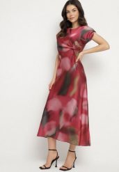 Czerwona Rozkloszowana Sukienka w Abstrakcyjny Print z Ozdobnym Marszczeniem Tillanara. Czerwone sukienki damskie Born2be, bez wzorów, eleganckie, bez ramiączek. Za 149.99 zł.