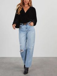 Milan Kiss Bluzka w kolorze czarnym rozmiar: M. Czarne bluzki damskie Milan Kiss, m, bez wzorów, bez kołnierzyka, bez ramiączek. Za 164.92 zł.