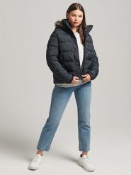 Superdry Kurtka zimowa w kolorze granatowym rozmiar: M. Niebieskie kurtki damskie Superdry, na zimę, m, bez wzorów, z puchu, bez kaptura. Za 333.81 zł.