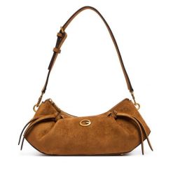 Torebka Guess. Brązowe torebki klasyczne damskie Guess, bez dodatków. Za 544.99 zł.
