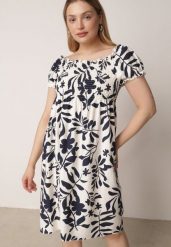 Niebieska Wiskozowa Sukienka Hiszpanka w Kwiatowy Wzór Berinira. Niebieskie sukienki damskie Born2be, bez wzorów, z wiskozy, casualowe, bez ramiączek. Za 59.99 zł.