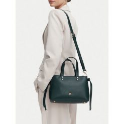Torebka Beverly Hills Polo Club. Zielone torebki klasyczne damskie Beverly Hills Polo Club, bez dodatków. Za 249.99 zł.