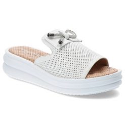 Białe Klapki Venezia Eleganckie Skórzane Buty. Białe klapki damskie Venezia, z aplikacjami, ze skóry, bez obcasa, bez zapięcia. Za 239.00 zł.