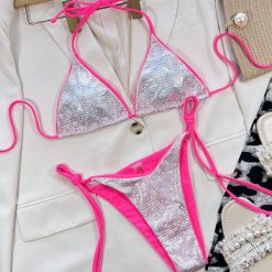 Bikini plażowe z błyszczącej tkaniny z regulowanymi wiązaniami Coba. Bikini Intica, bez wzorów, z tkaniny. Za 139.00 zł.
