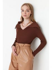 Trendyol Sweter w kolorze brązowym rozmiar: S. Brązowe swetry klasyczne damskie Trendyol, s, bez kołnierzyka. Za 65.99 zł.