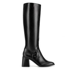 Kozaki MEXX. Czarne kozaki damskie Mexx, bez obcasa, na słupku, bez zapięcia. Za 449.99 zł.
