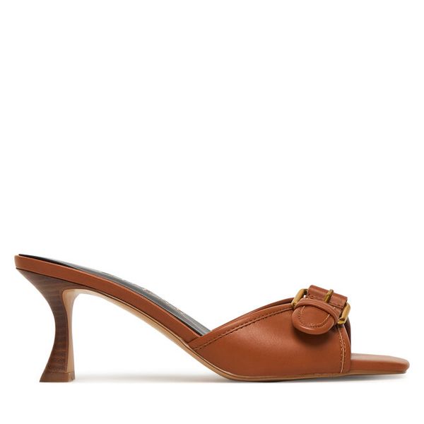 Klapki Guess. Brązowe klapki damskie Guess, z aplikacjami, bez obcasa, bez zapięcia. Za 408.99 zł.