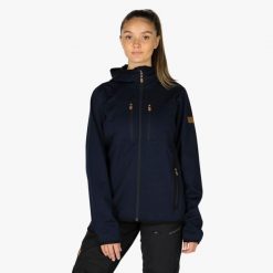 Kurtka softshell hiking damska Swedemount Nordkap Softshell Jacket wodoodporna. Niebieskie kurtki damskie SWEDEMOUNT, bez wzorów, z softshellu, bez kaptura. W wyprzedaży za 447.00 zł.