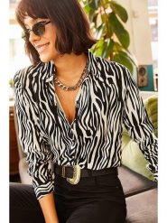 Olalook Bluzka w kolorze czarno-białym rozmiar: L. Czarne bluzki damskie Olalook, l, bez wzorów, z wiskozy, bez kołnierzyka, bez ramiączek. Za 34.95 zł.