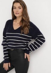 Granatowy Pasiasty Sweter z Dekoltem w Serek Zdobiony Cekinami Tegiop. Niebieskie swetry klasyczne damskie Born2be, l, bez kołnierzyka. Za 149.99 zł.