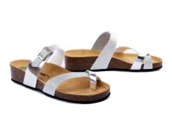 DR. BRINKMANN 700525-92 silber, klapki damskie. Szare klapki damskie Dr. Brinkmann, bez wzorów, bez obcasa, na koturnie, bez zapięcia. Za 174.17 zł.
