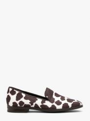 Mokasyny w krowie łaty DAKOTA. Białe mokasyny damskie Ryłko, na lato, z materiału, bez obcasa. Za 299.99 zł.