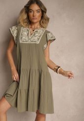 Zielona Bawełniana Sukienka Boho Ozdobiona Haftami Eviriella. Zielone sukienki damskie Renee, z aplikacjami, z bawełny, boho, bez ramiączek. W wyprzedaży za 99.99 zł.
