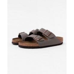 Klapki Birkenstock Arizona Szare Dorosłych. Szare klapki damskie Birkenstock, bez wzorów, z nubiku, bez obcasa, bez zapięcia. Za 402.95 zł.