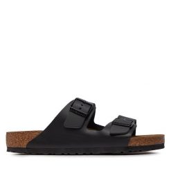 Klapki Birkenstock. Czarne klapki damskie Birkenstock, bez wzorów, bez obcasa, bez zapięcia. Za 359.99 zł.