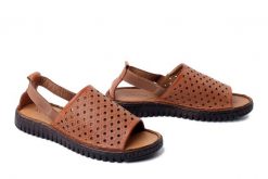KOCH 030.113.1895 coconut, sandały damskie. Brązowe sandały damskie KOCH, w ażurowe wzory, ze skóry, bez obcasa, bez zapięcia. Za 224.90 zł.