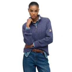 Damski pół-zamek sweter z warkoczowym splotem Superdry. Niebieskie swetry klasyczne damskie Superdry, na zimę, ze splotem, bez kołnierzyka. Za 361.50 zł.