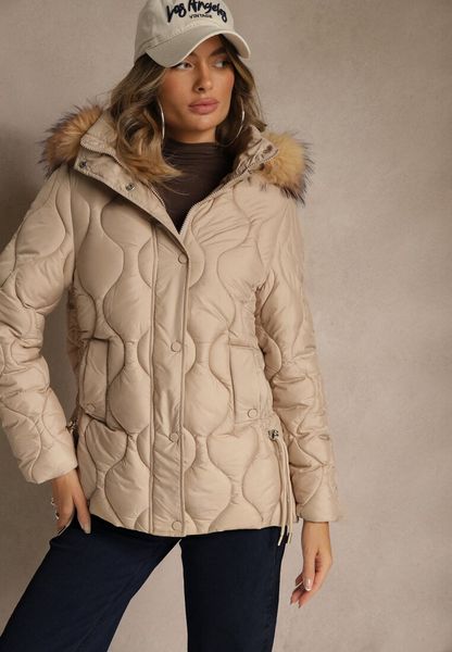 Ciemnobeżowa Pudełkowa Kurtka z Pikowanymi Przeszyciami i Odpinanym Kapturem z Futrem Liliarna. Brązowe kurtki damskie Renee, l, bez wzorów, z jeansu. Za 179.99 zł.