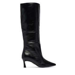 Botki Steve Madden. Czarne botki damskie Steve Madden, bez obcasa, na szpilce, bez zapięcia. Za 859.99 zł.