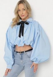 Niebieska Bawełniana Koszula o Bufiastym Kroju z Kokardą w Stylu Retro Drulla. Niebieskie koszule damskie Born2be, uniwersalny, bez wzorów, z bawełny, eleganckie, bez kołnierzyka, bez ramiączek. Za 129.99 zł.