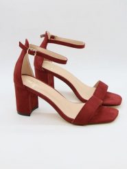Bellucci Sandały w kolorze czerwonym rozmiar: 36. Czerwone sandały damskie Bellucci, bez wzorów, z otwartym noskiem, bez obcasa, na koturnie, bez zapięcia. Za 100.99 zł.