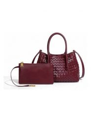 SUVRAI Torebka w kolorze bordowym - 30 x 18 x 10 cm rozmiar: onesize. Czerwone torebki klasyczne damskie SUVRAI, z materiału, przez ramię, bez dodatków. Za 130.99 zł.