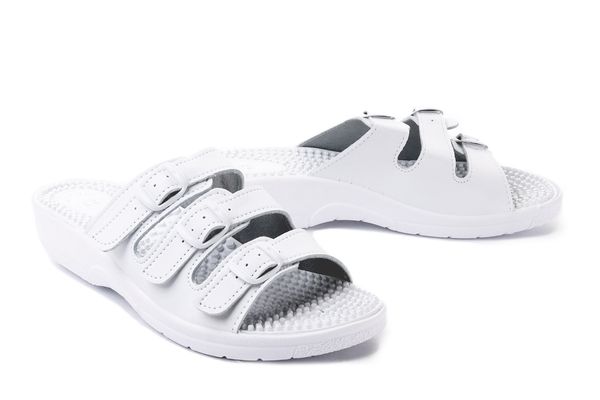 SANITAL FLEX KF-03 biały, klapki, fakirki damskie. Białe klapki damskie Sanital-Flex, bez wzorów, bez obcasa, bez zapięcia. Za 84.07 zł.
