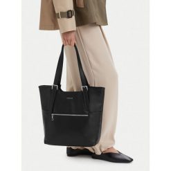 Torebka Lasocki. Czarne shopper bag Lasocki, bez dodatków. Za 199.99 zł.
