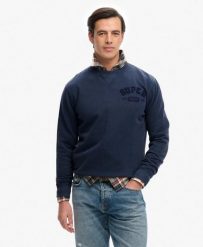 Superdry Bluza Vintage Athletic Tonal Crew 100% bawełna - Loose Fit. Niebieskie bluzy damskie Superdry, l, z aplikacjami, z bawełny, bez kaptura. Za 313.30 zł.
