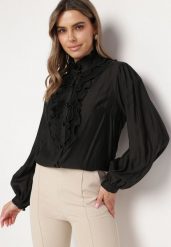 Czarna Koszula Retro z Falbankami i Perełkami Przy Dekolcie i Guzikach Nimue. Czarne koszule damskie Born2be, m, bez wzorów, retro, bez kołnierzyka, bez ramiączek. Za 139.99 zł.