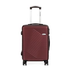Walizka na kółkach Sapphire ST-140 czerwona - średnia M DUO. Czerwone walizki SAPPHIRE, bez wzorów, z gumy, średnie. W wyprzedaży za 114.80 zł.